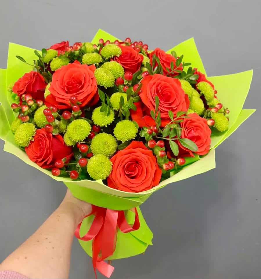 Букет цветов из: Хризантемы и Розы в Сергиевское