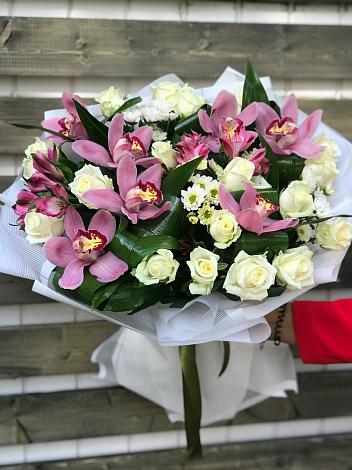 Букет цветов из: Розы и Хризантемы в Сергиевское