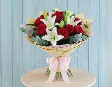 Букет цветов из:  Лилии и Розы в Сергиевское