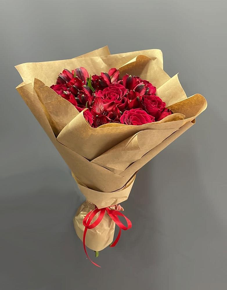 Букет цветов из: Альстромерии и Розы в Сергиевское