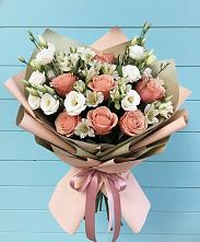 Букет цветов из:  Розы, Альстромерии и Лизиантусы в Сергиевское