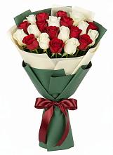 Букет Микс из красных и белых роз в Сергиевское