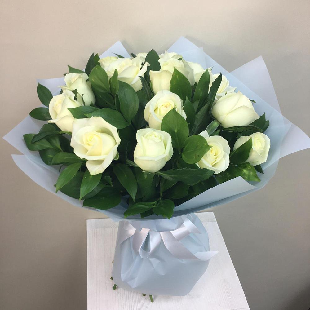 Букет 15 Белых роз Проуд в Сергиевское