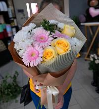 Букет цветов из:  Герберы, Розы и Хризантемы в Сергиевское