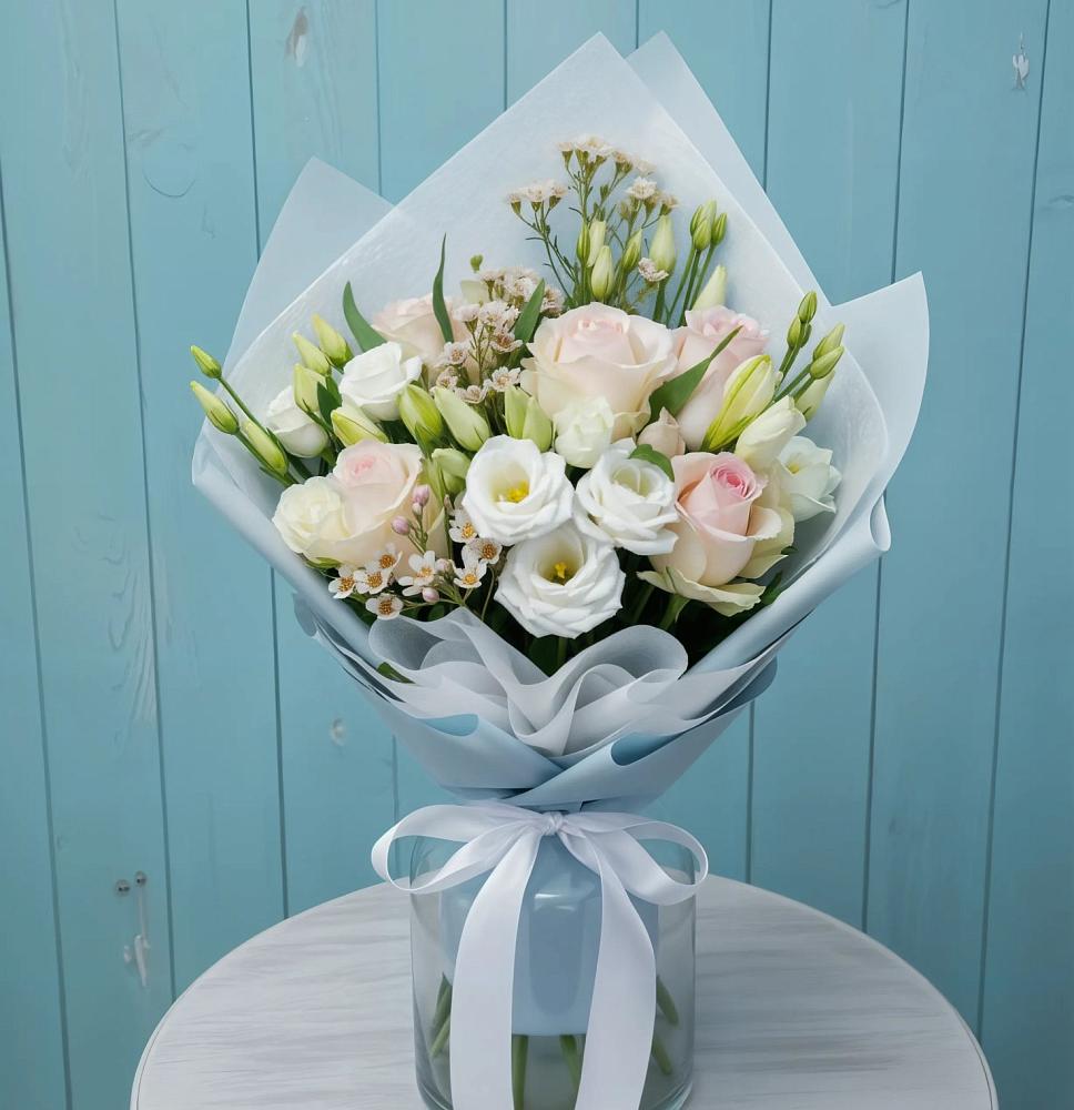 Букет цветов из: Розы и Лизиантусы в Сергиевское