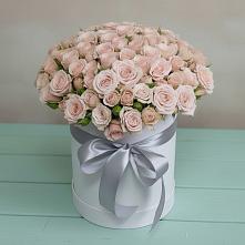 Цветочная композиция из Розы в шляпной коробке в Сергиевское