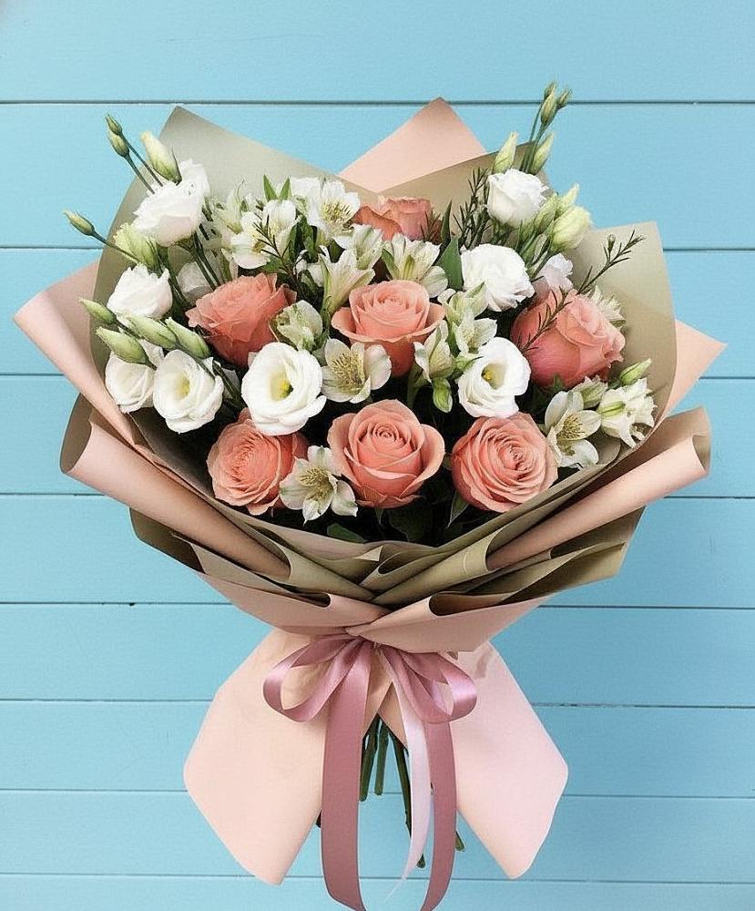 Букет цветов из: Розы, Альстромерии и Лизиантусы в Сергиевское