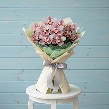 Букет цветов из:  Орхидеи и Розы в Сергиевское