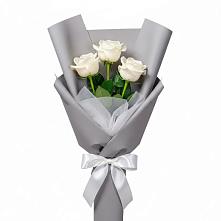 Букет 3 белые розы в Сергиевское
