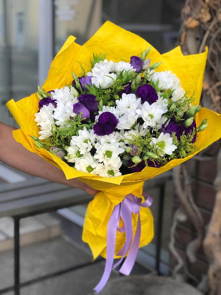 Букет цветов из: Ирисы, Хризантемы и Ромашки в Сергиевское