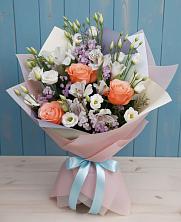 Букет цветов из:  Лизиантусы, Розы, Альстромерии и Гипсофила в Сергиевское