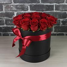 Цветочная композиция из Розы в шляпной коробке в Сергиевское