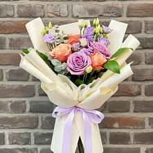 Букет цветов из:  Лизиантусы и Розы в Сергиевское