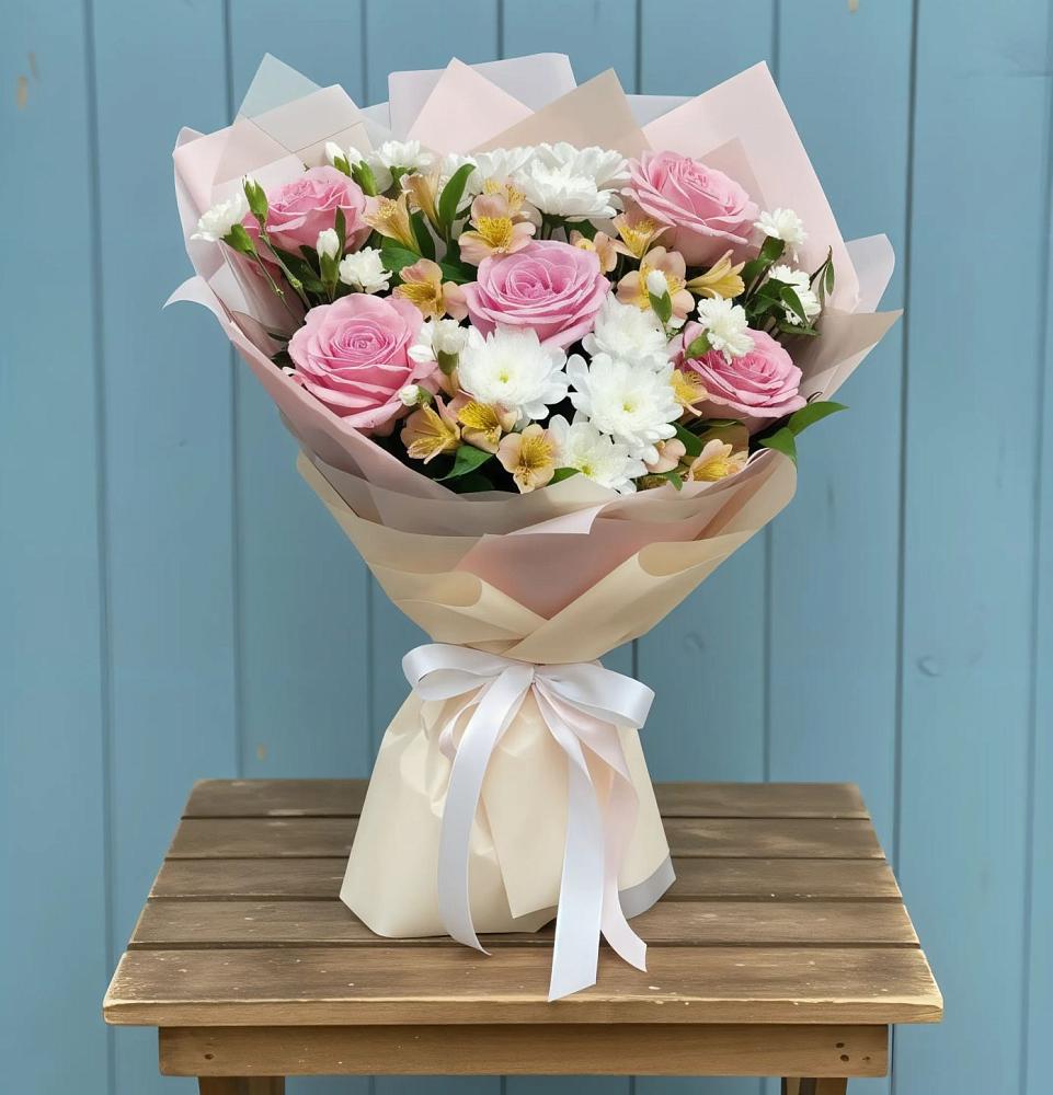 Букет цветов из: Гвоздики, Орхидеи и Розы в Сергиевское