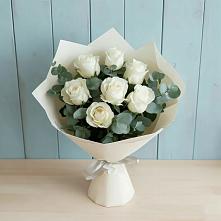 Букет Белые розы в Эвкалипте в Сергиевское