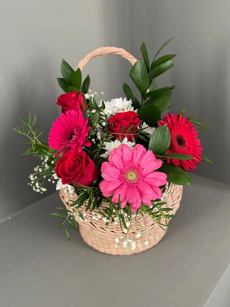 Цветочная композиция из Розы, Хризантемы и Герберы в корзине в Сергиевское