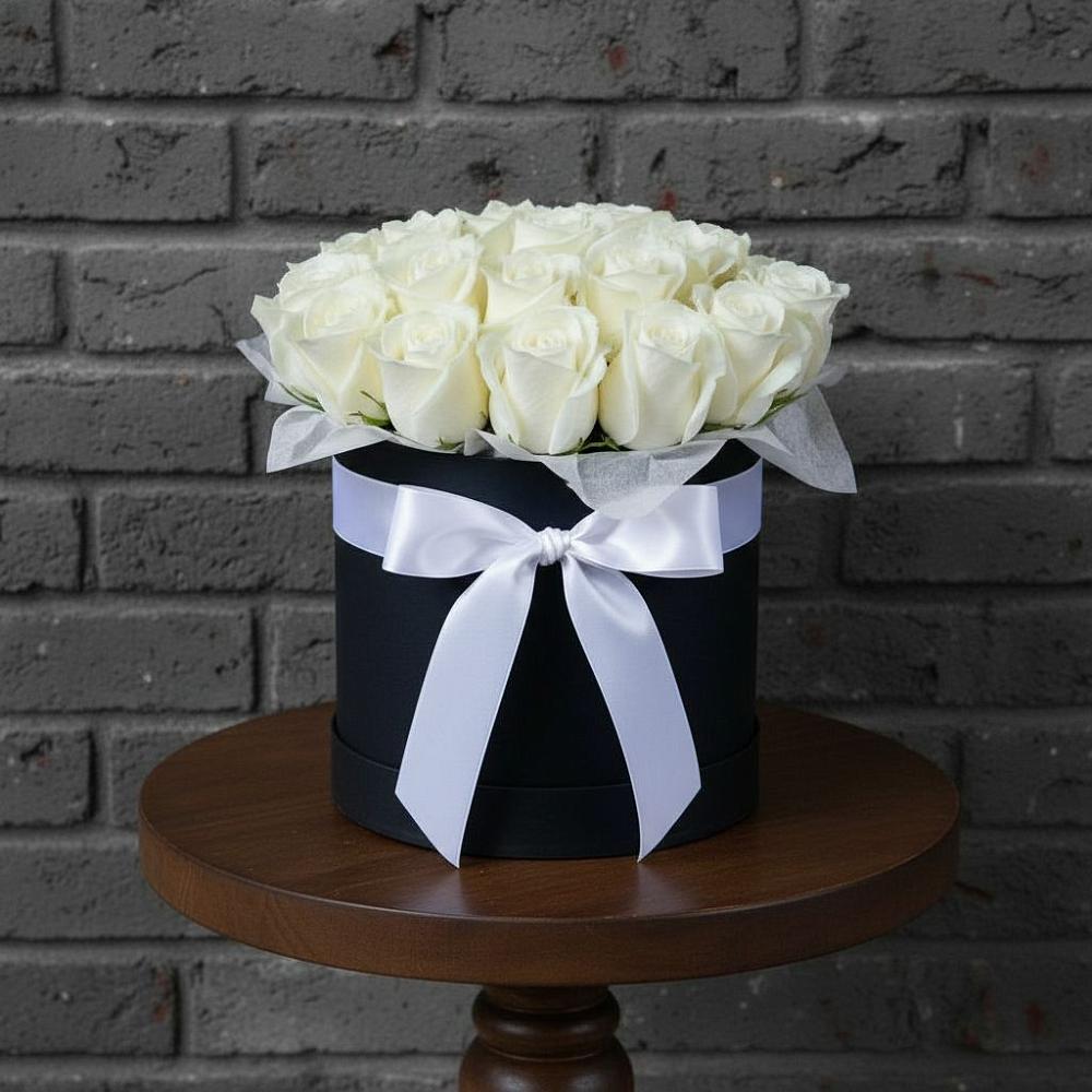 Цветочная композиция из Розы в шляпной коробке в Сергиевское