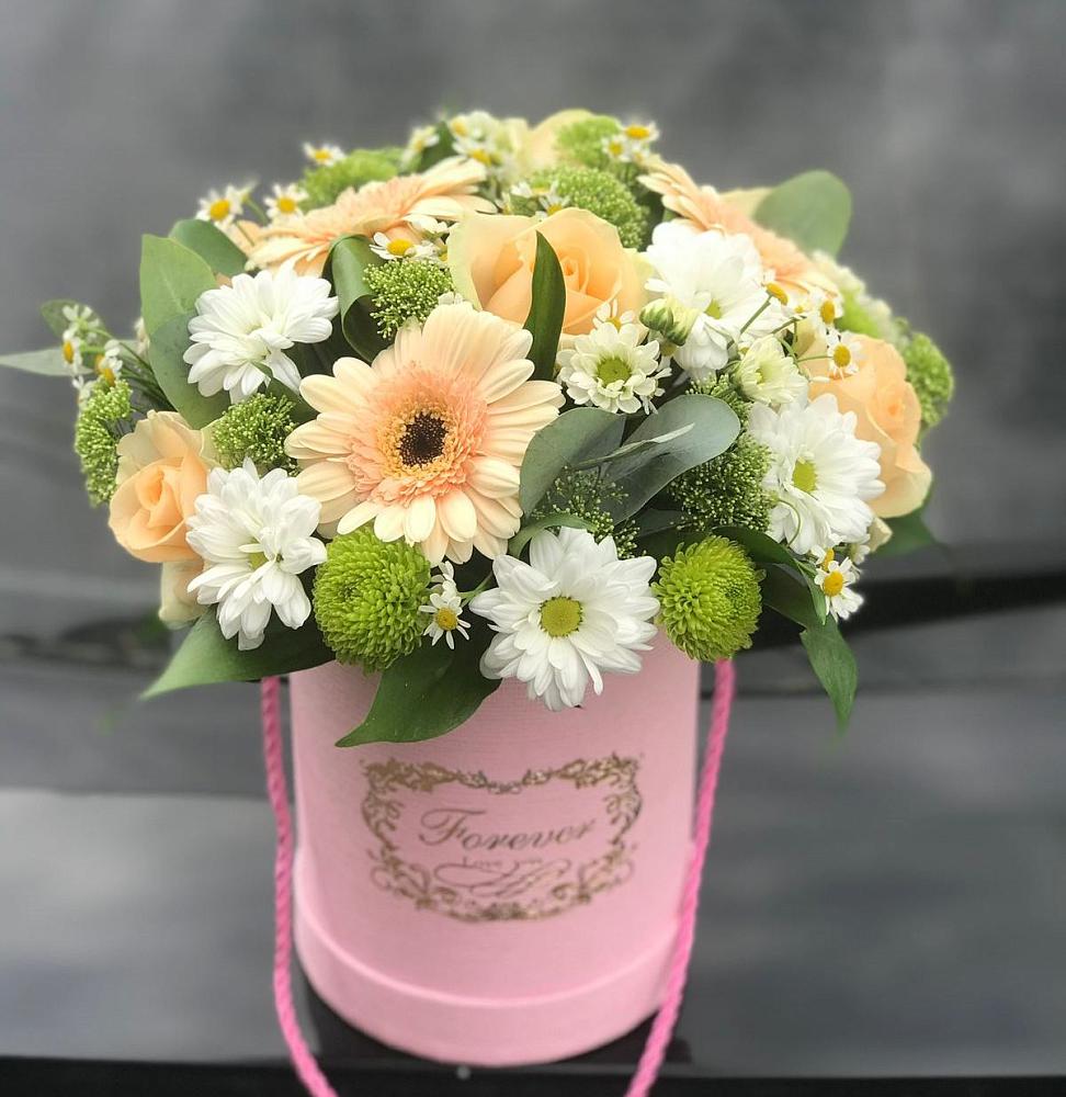 Цветочная композиция из Розы, Герберы и Хризантемы в шляпной коробке в Сергиевское