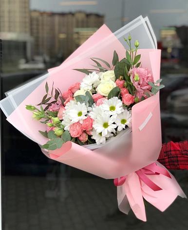 Букет цветов из: Розы, Лизиантусы и Хризантемы в Сергиевское