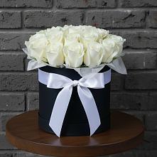 Цветочная композиция из Розы в шляпной коробке в Сергиевское