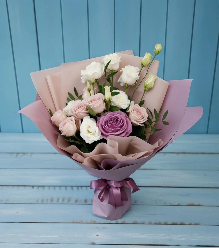 Букет цветов из: Розы и Лизиантусы в Сергиевское